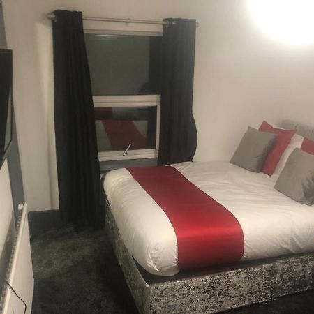 Kirubash Central Pier Hotel Blackpool Bagian luar foto