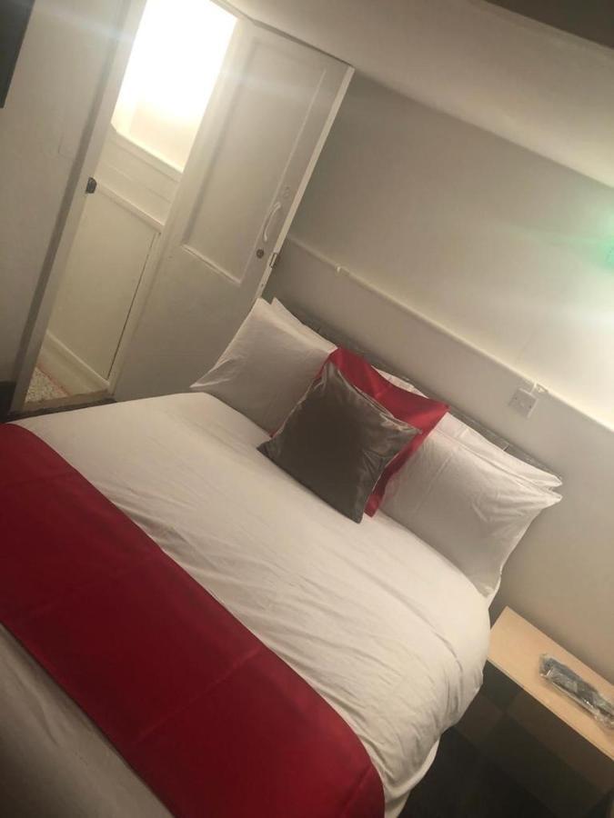 Kirubash Central Pier Hotel Blackpool Bagian luar foto