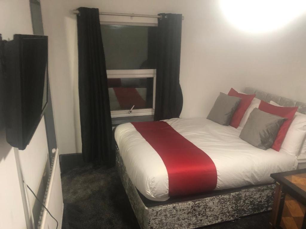 Kirubash Central Pier Hotel Blackpool Bagian luar foto
