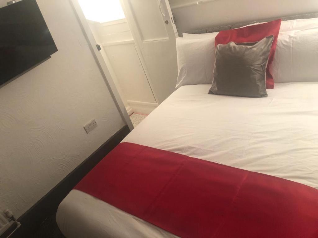 Kirubash Central Pier Hotel Blackpool Bagian luar foto