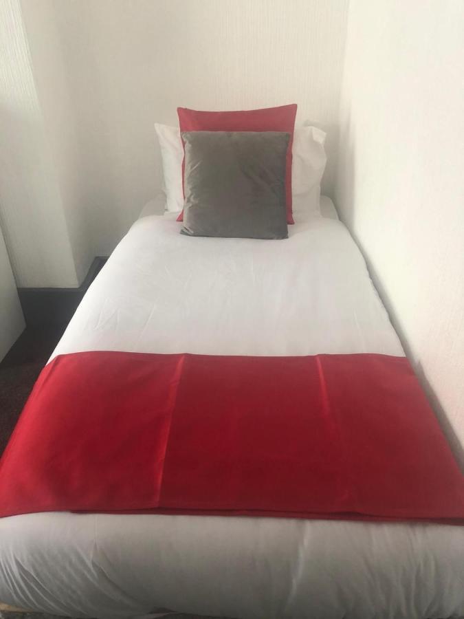Kirubash Central Pier Hotel Blackpool Bagian luar foto