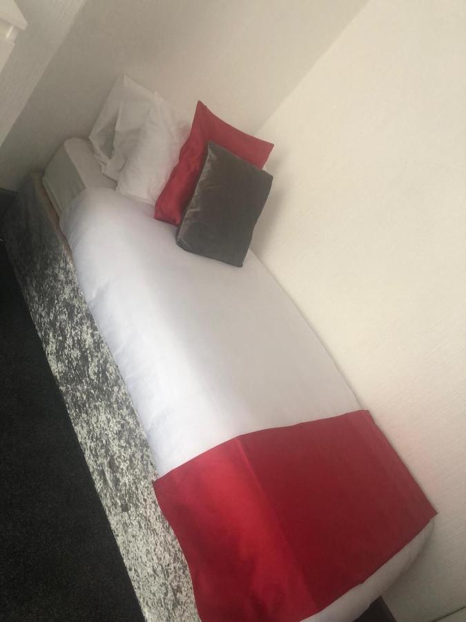 Kirubash Central Pier Hotel Blackpool Bagian luar foto